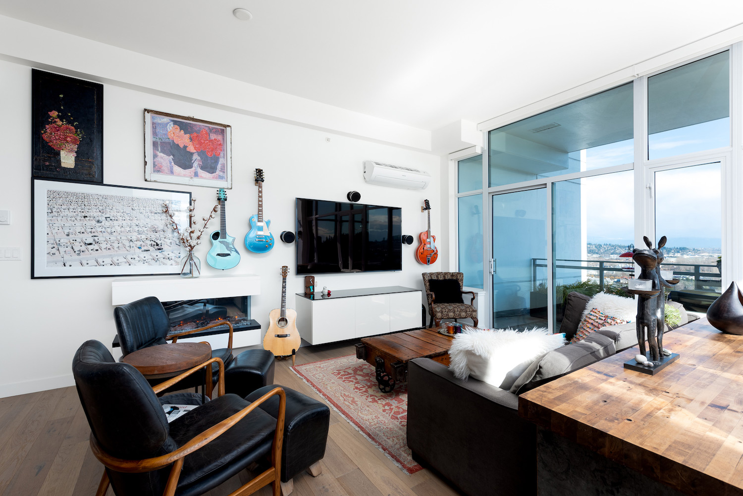 PH2200 Nelson’s Crescent, New Westminster, BC Lori Fralic Realtor