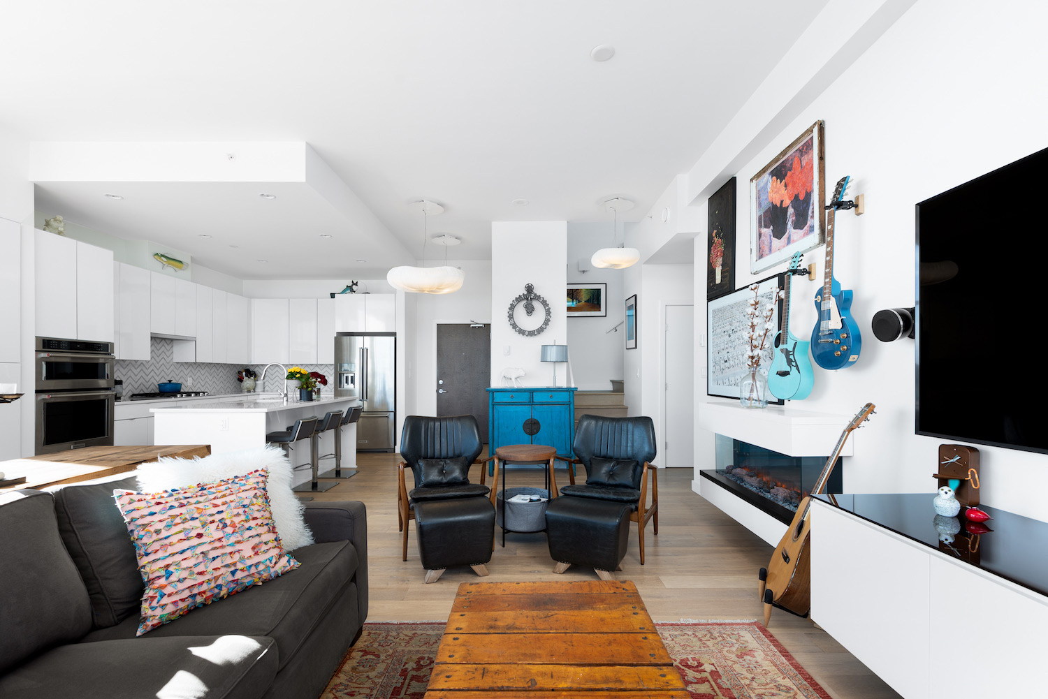 PH2200 Nelson’s Crescent, New Westminster, BC Lori Fralic Realtor